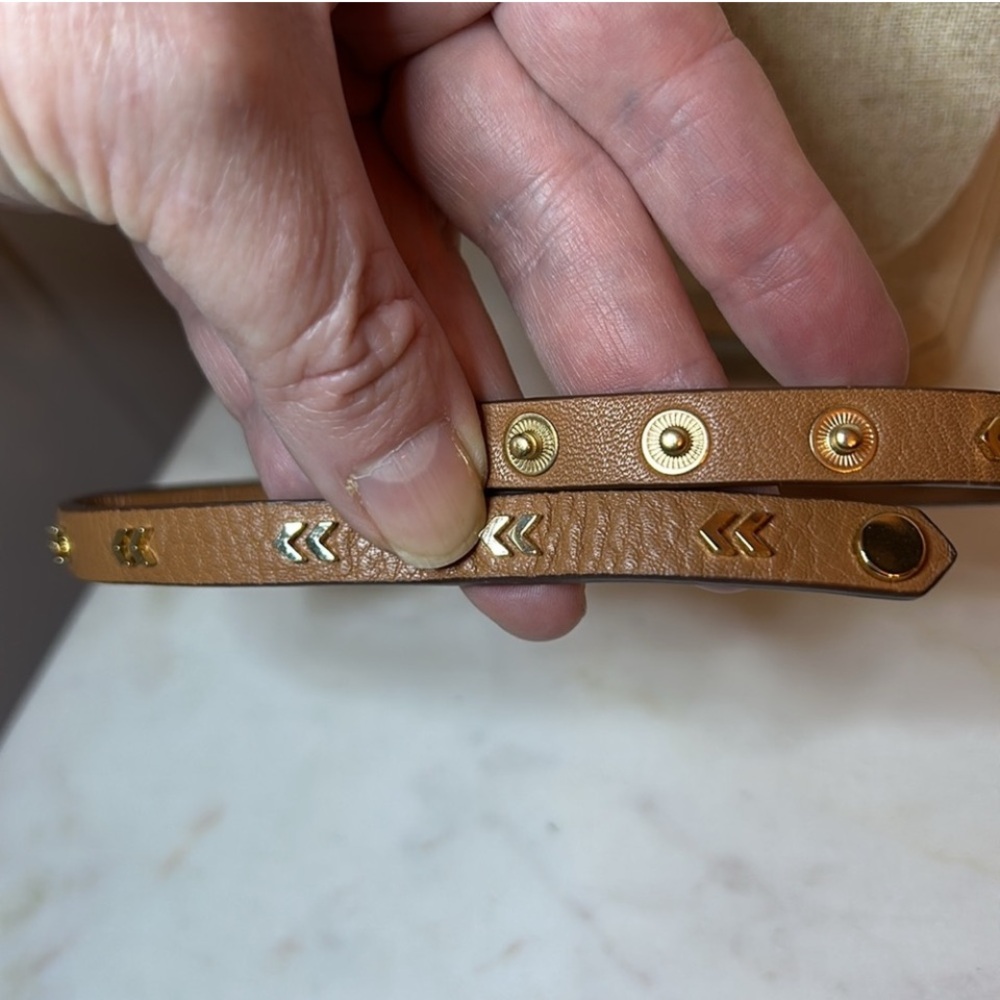 🤎Stella & Dot Tan Leather Wrap Bracelet with Gold Chevron Accents - Picture 3 of 4